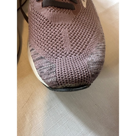 Brooks Levitate 4.0 Womens 7.5 Running Shoes Sneakers Mauve Knit Athletic‎ Flaw - Picture 8 of 10